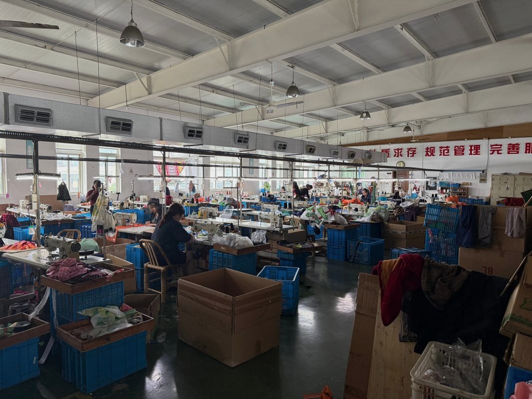 Taizhou Zhufeng Arts & Crafts Co., Ltd. factory and production line