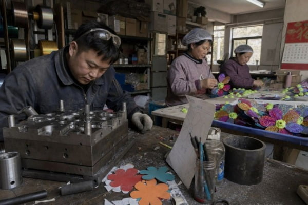 Pinwheel Customization Costs Mold, tooling and printing fees for OEM pinwheel customization orders (ID#2)