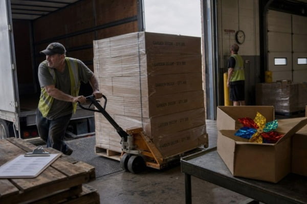 Shipment Damage Liability Risk transfer at origin port applies equally to FOB and CIF shipments (ID#5)