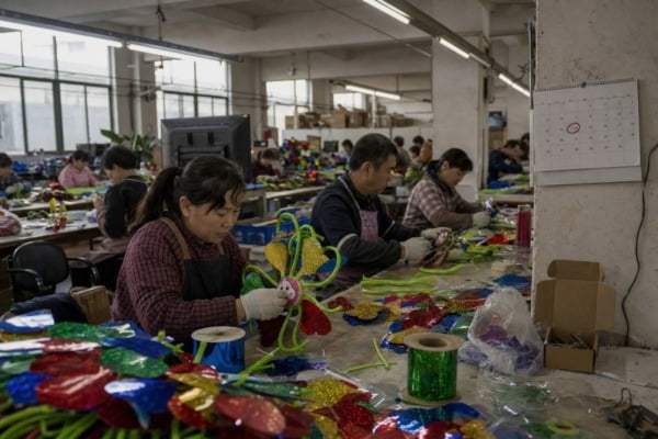 Calculating Landed Cost Calculate true landed cost of wind turbine pinwheels amid RMB fluctuations (ID#4)