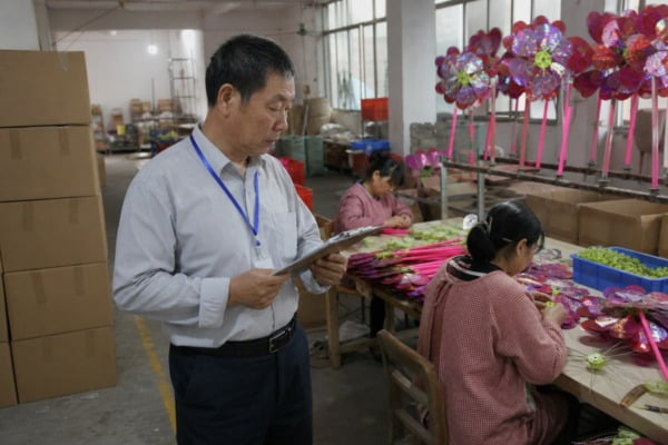 Factory Audit Verification Video call and factory audit process for verifying pinwheel manufacturers before ordering (ID#4)