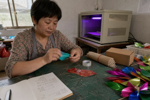 Durability and Fade Testing Flexing and cross-hatch tape testing pinwheel petals for tear and fade resistance (ID#3)
