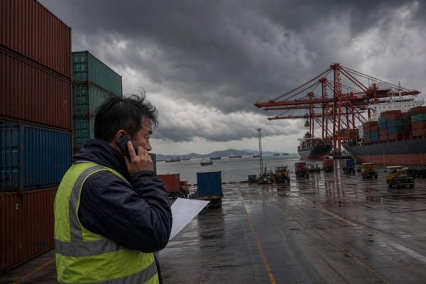 Supply Chain Tracking Tools Layered tracking tools including IoT sensors and digital control towers for supply chain monitoring (ID#4)